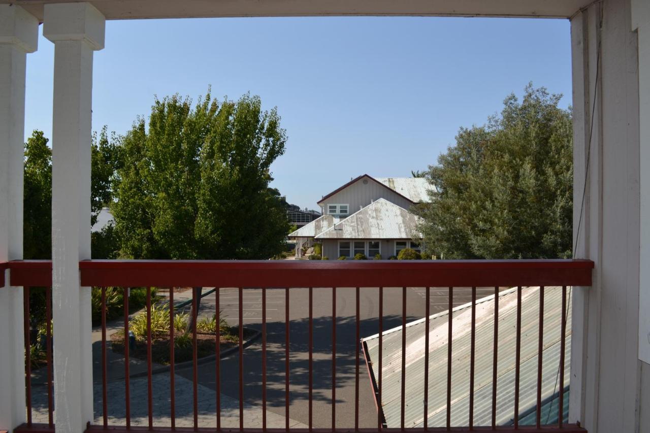 Sebastopol Inn Exterior foto