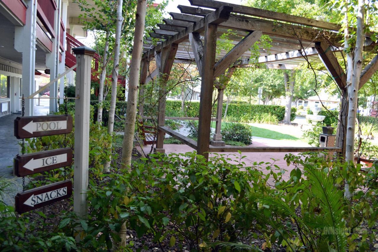 Sebastopol Inn Exterior foto